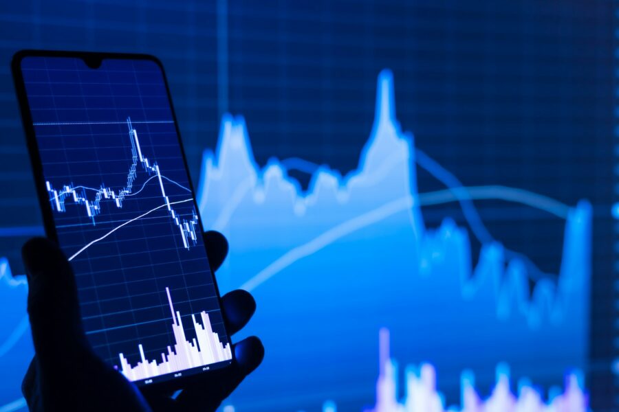 Jak zarabiać na spadkach kursów akcji (short selling)?